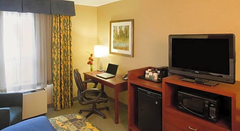 Travelodge by Wyndham Oshawa Whitby