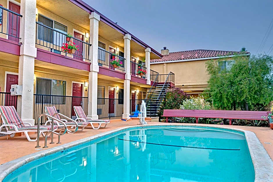 Super 8 by Wyndham Santa Cruz Beach Boardwalk