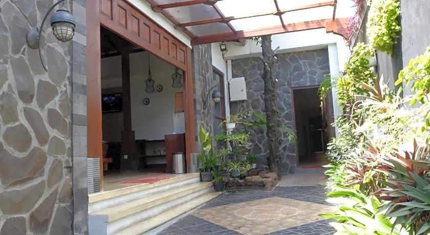 Puri Langenarjan Guesthouse 