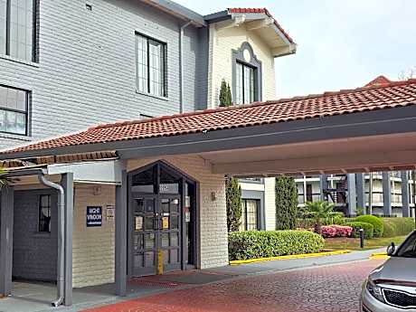 Knights Inn - Lithonia