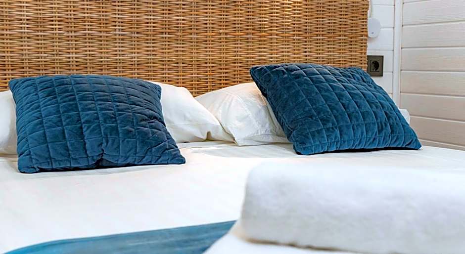 "Breeze" Aparthotel by Parrot`s House