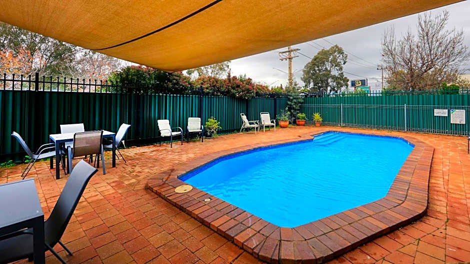 Forest Lodge Motor Inn & Restaurant