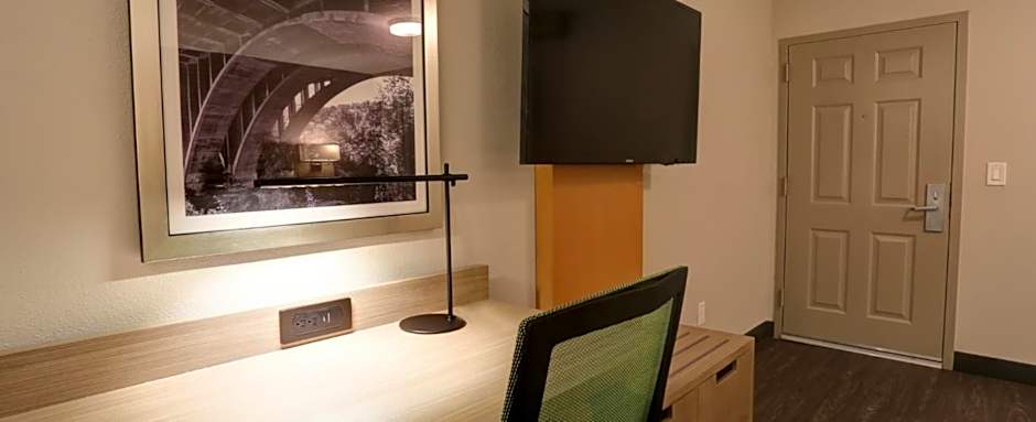 GreenTree Pasadena Inn