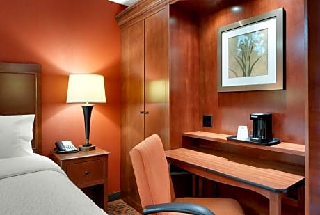 Executive King Room with Sofa Bed - Non-Smoking