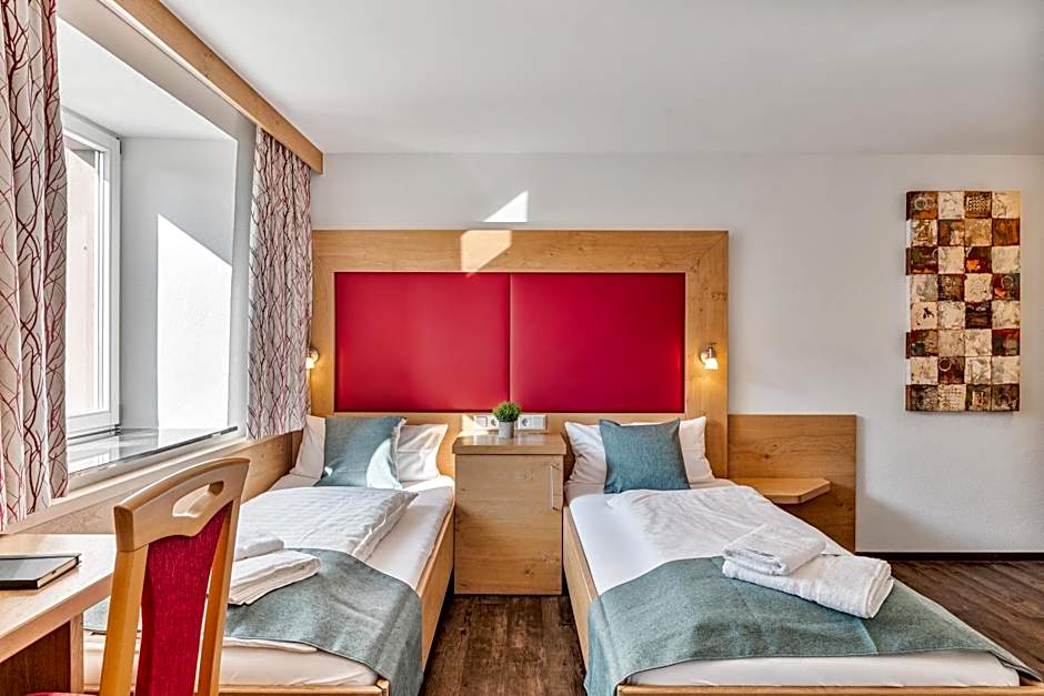 Landhotel Schwarzer Adler - Self Check In