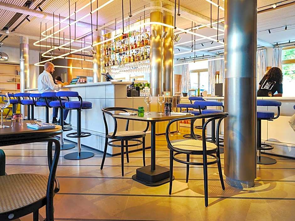 TRIBE Paris Clichy