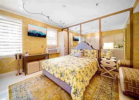 Renovated studio in the heart of Palm Beach - free parking, security box