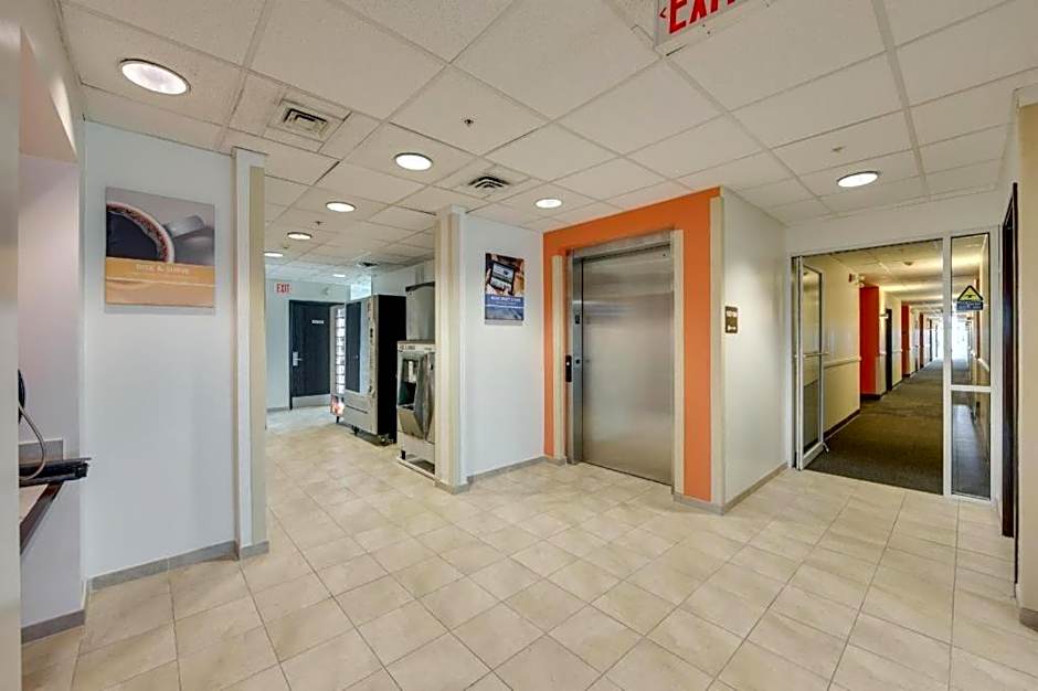 Motel 6-Brampton, ON - Toronto