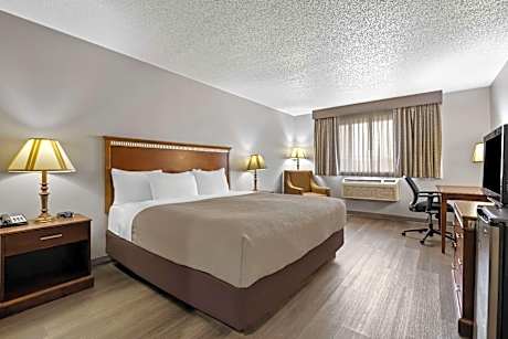 1 King Bed, Nonsmoking, Accessible