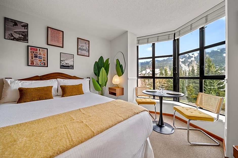 Mid Century Modern - Studio w Pool & Hot Tub