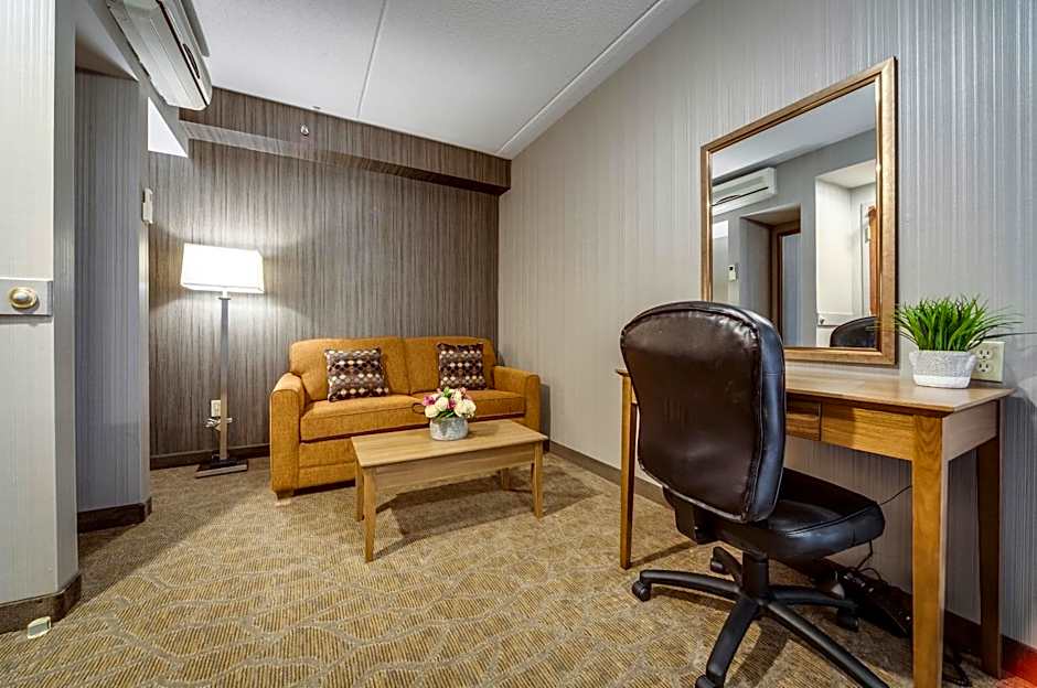 Monte Carlo Inns Airport Suites