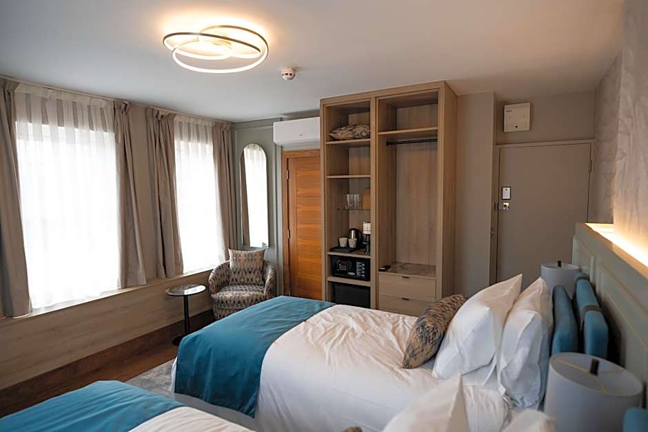 The Hyde - At Dunning's Bar