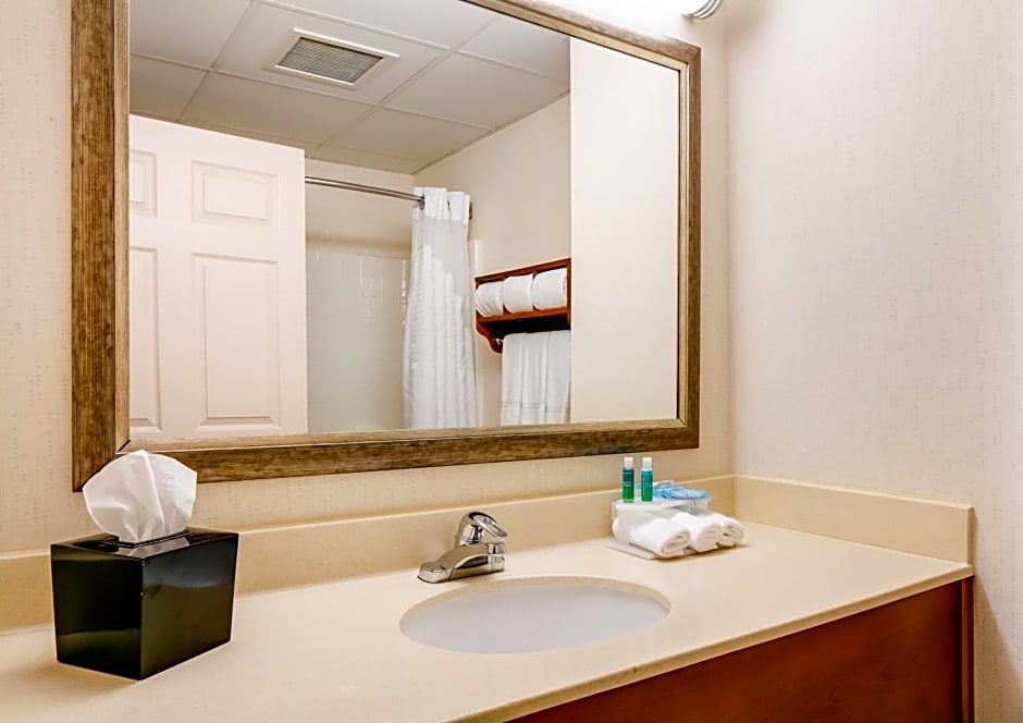 Holiday Inn Express Hotel & Suites Coralville, an IHG Hotel