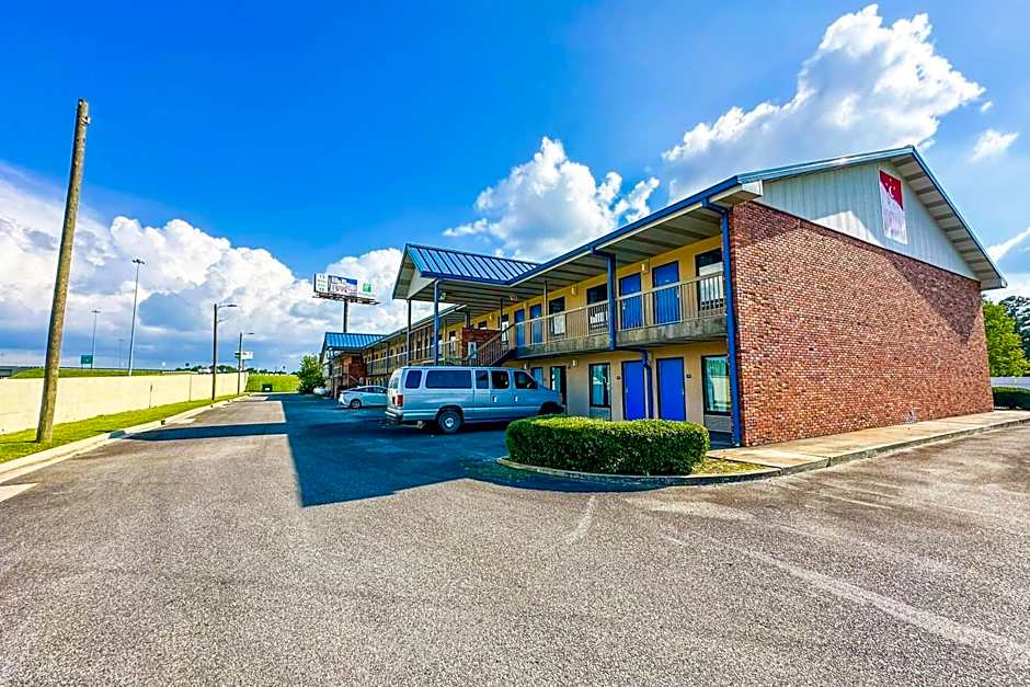 Hahira Inn By OYO near Valdosta