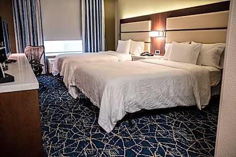 2 Queen Accessible Room with Bathtub