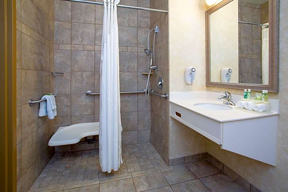 Holiday Inn Express Hotel & Suites Minot South By IHG