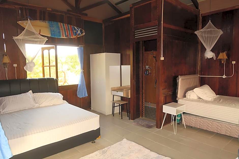 Arya's Surf Camp Cimaja