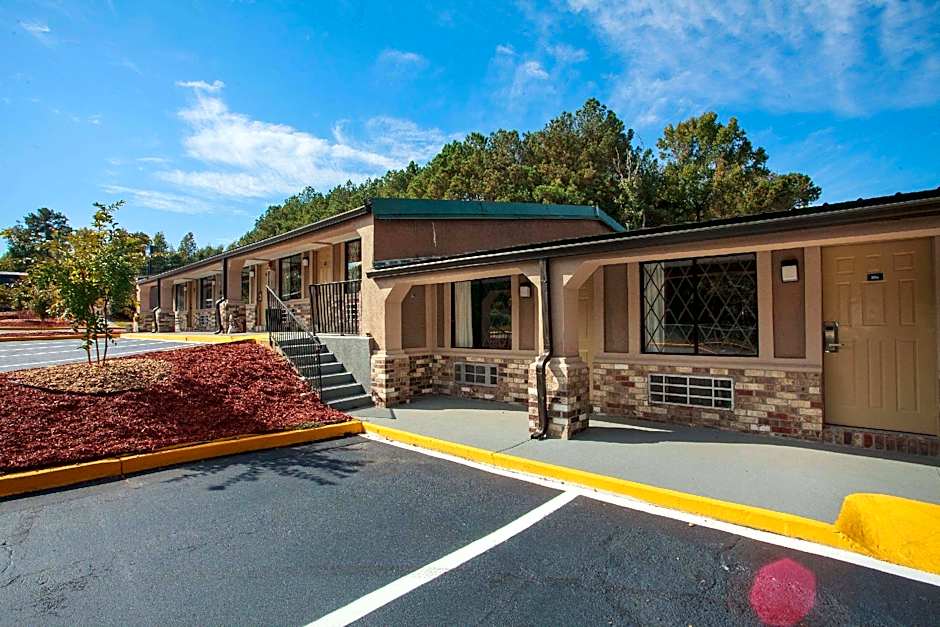 Travelodge by Wyndham Macon West