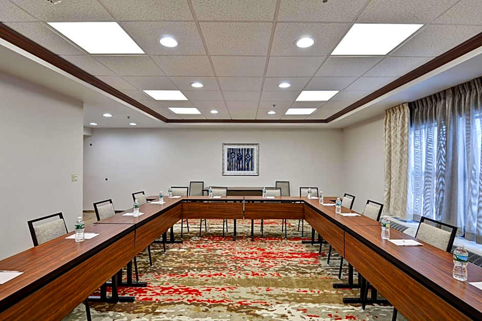 Hampton Inn By Hilton Albany Wolf Road Airport