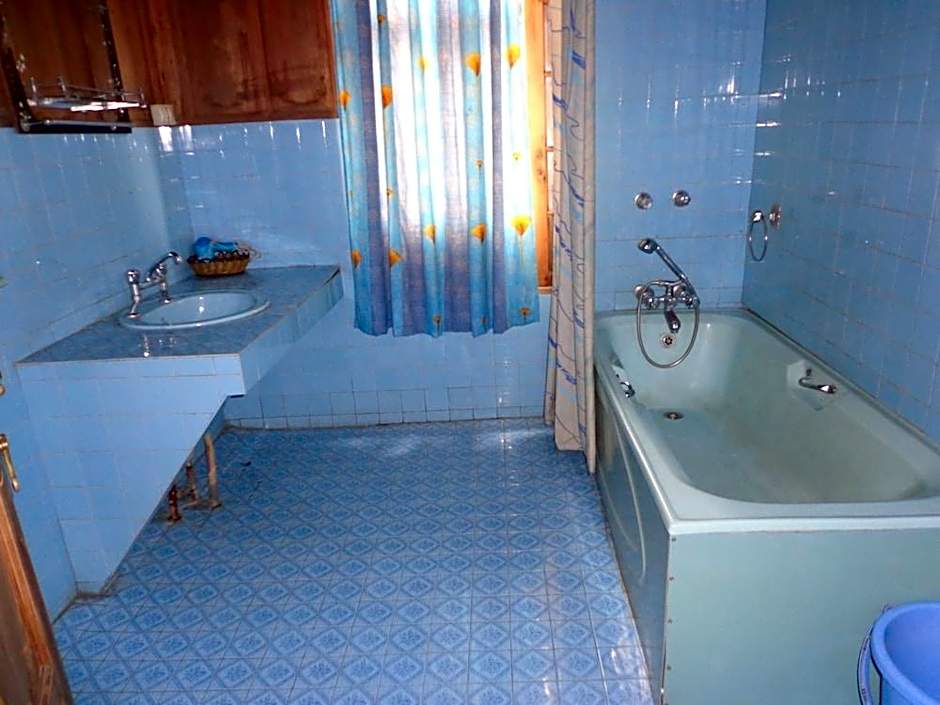 Alif Laila Group of Houseboat