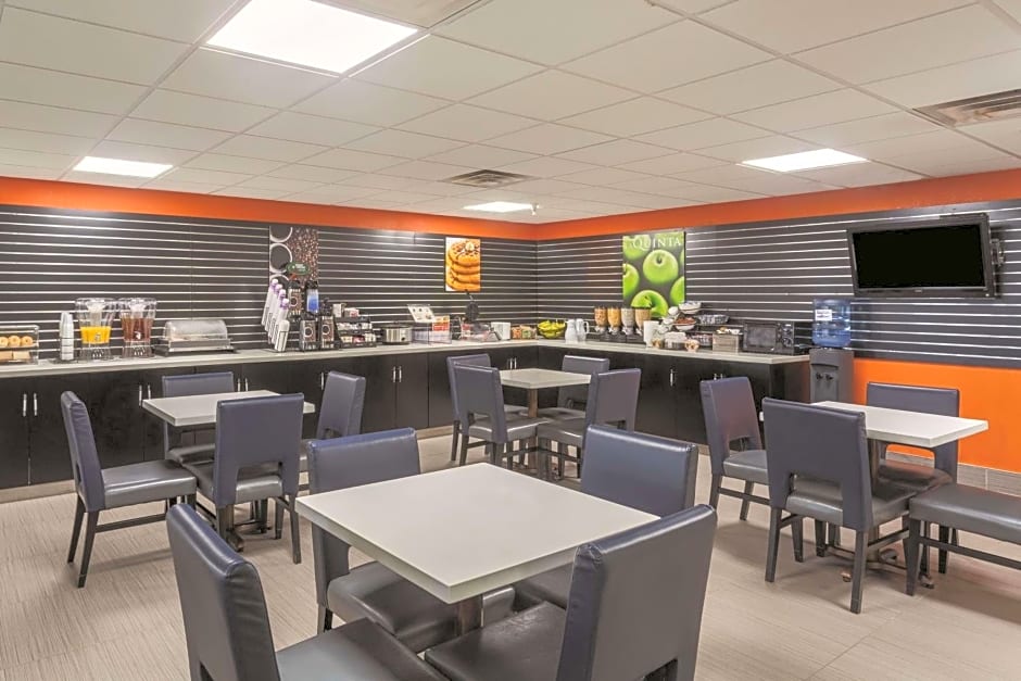 La Quinta Inn & Suites by Wyndham Knoxville East