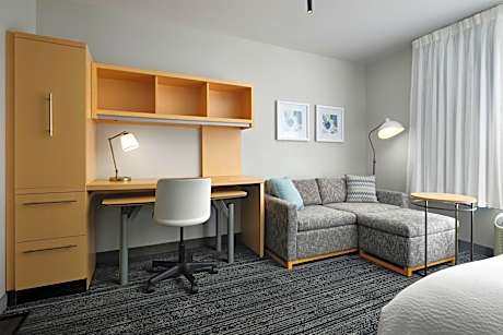 Studio, 1 King Bed with Sofa bed (Mobility/Hearing Access, Roll-In Shwr)