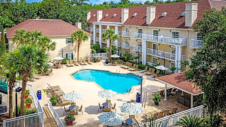 Palmera Inn and Suites