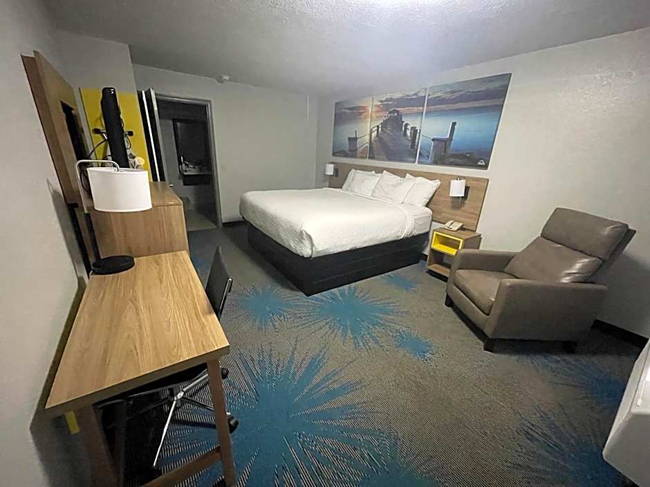 Days Inn by Wyndham Savannah