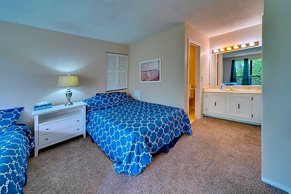 Siesta Key Beach - 2 Bedroom - 3 Beds - 3 Bathroom Duplex with Heated Swimming Pool