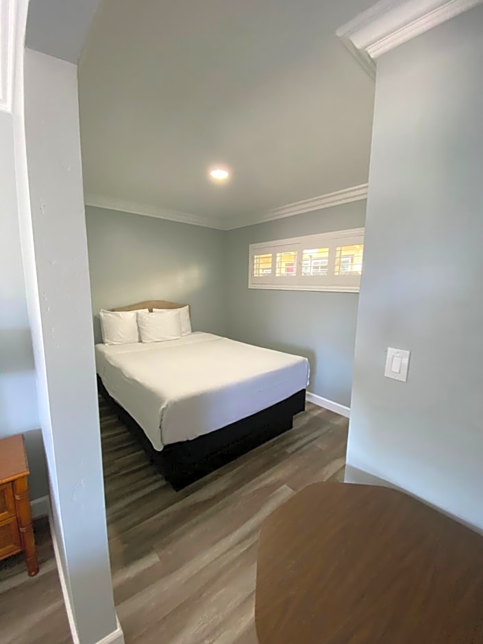 Lone Oak Lodge