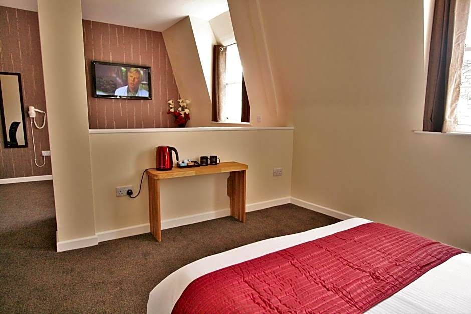 Central Hotel Gloucester by RoomsBooked