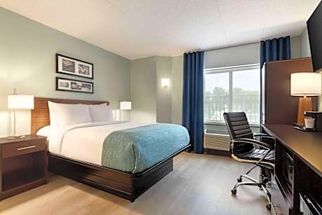 Queen Room with Bathtub and Grab Bars - Mobility Access/Non-Smoking