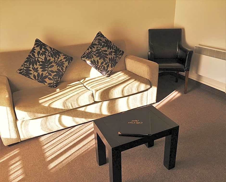 Cable Court Motel