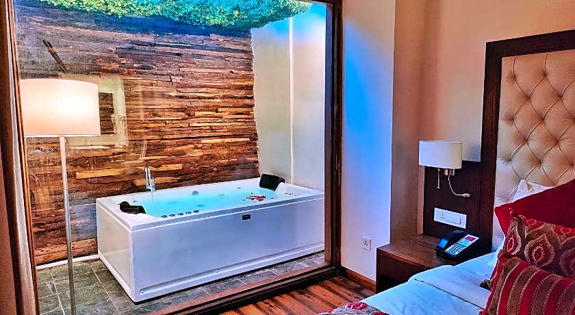 Royale Retreat Hotel And Spa Near Mall