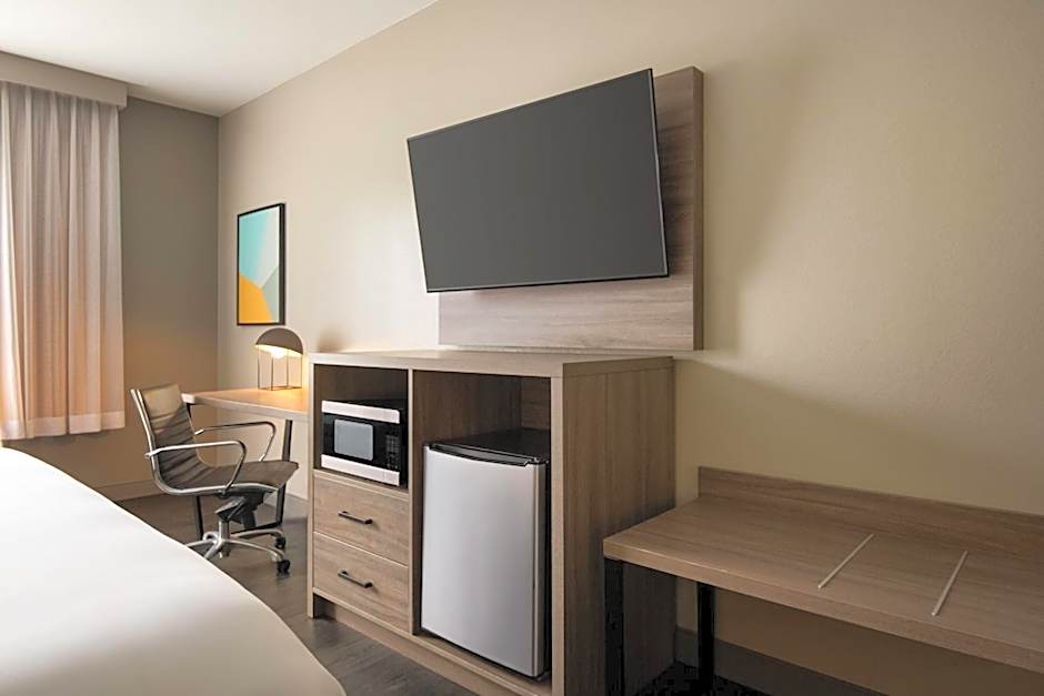 La Quinta Inn & Suites by Wyndham Montgomery