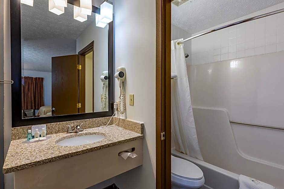 Quality Inn Austintown-Youngstown West
