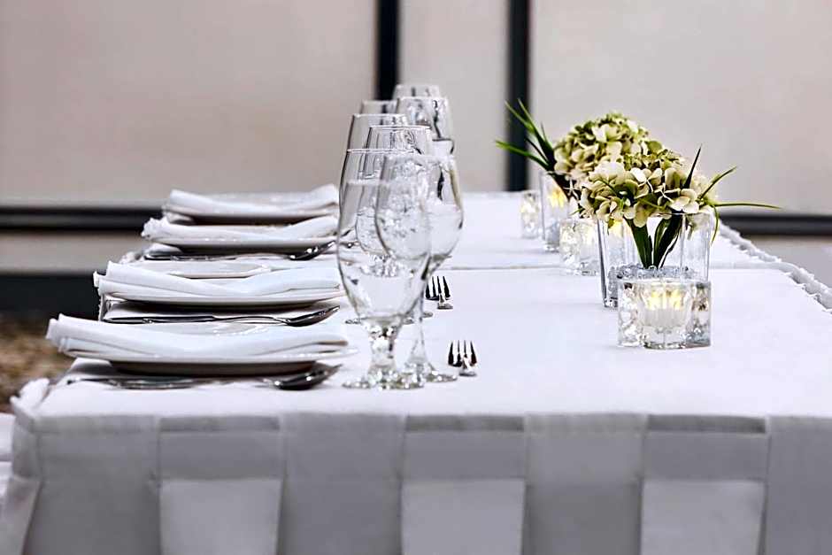 DoubleTree By Hilton Pointe Claire Montreal Airport West