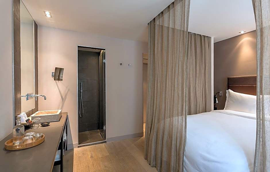 Hidden Hotel By Elegancia