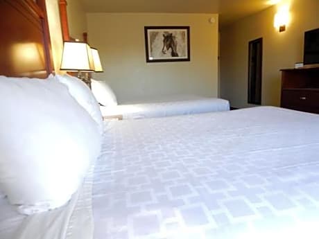 Queen Room with Two Queen Beds - Non-Smoking