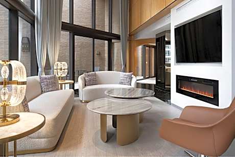 Tai Pan Penthouse, 1 Bedroom Penthouse Suite, In Loft: 1 King, City view, Balcony