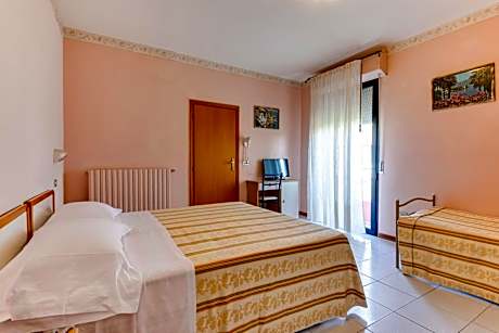 Comfort Triple Room