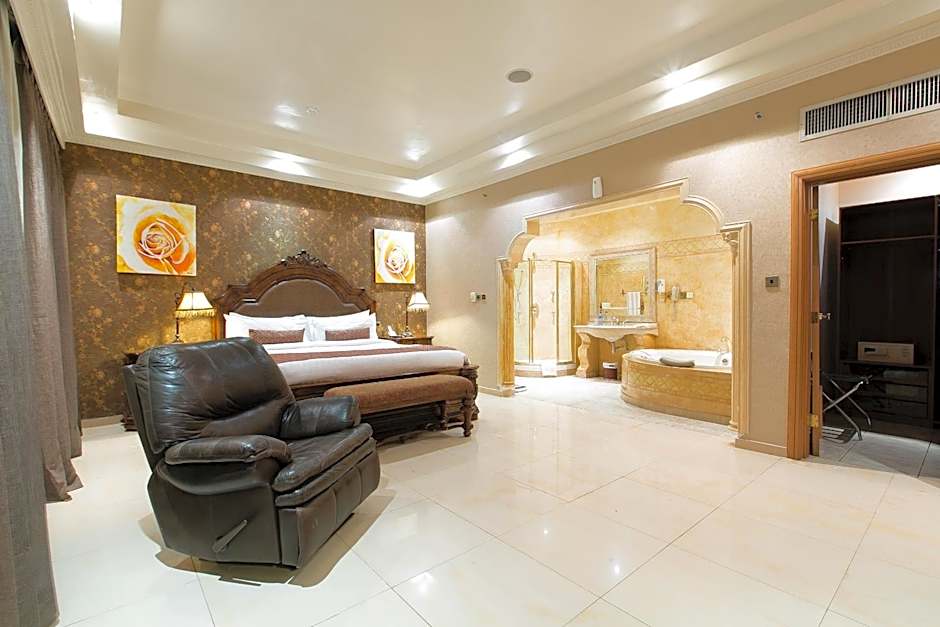 Victoria Crown Plaza Hotel