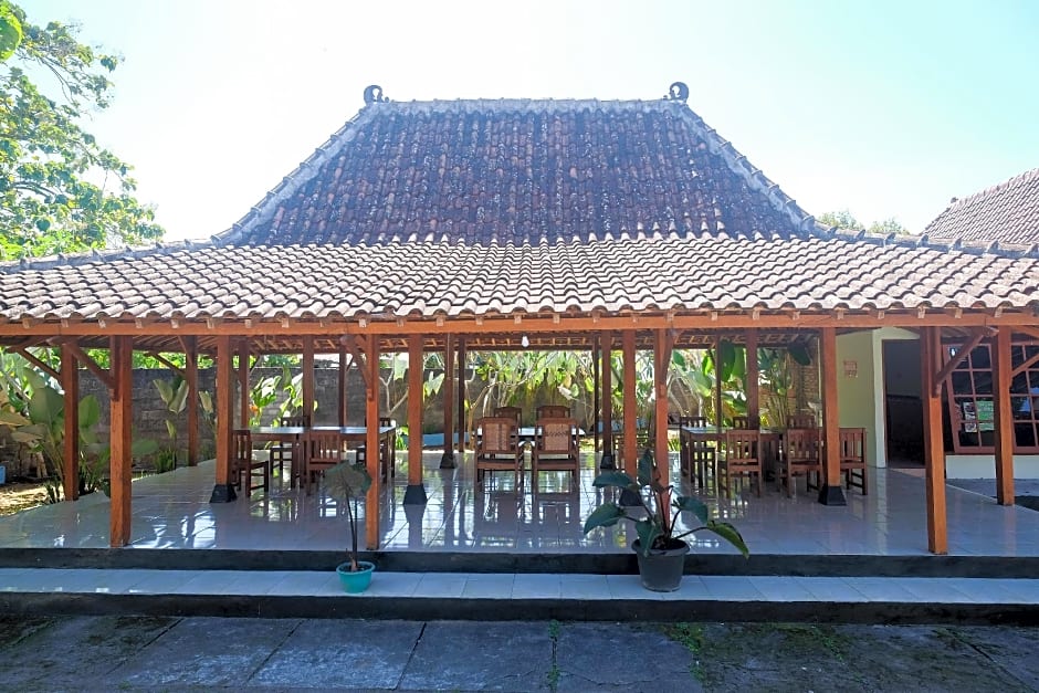 RedDoorz Syariah near Alun Alun Wonosari