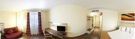 1 Queen With Sofa Bed Smoking