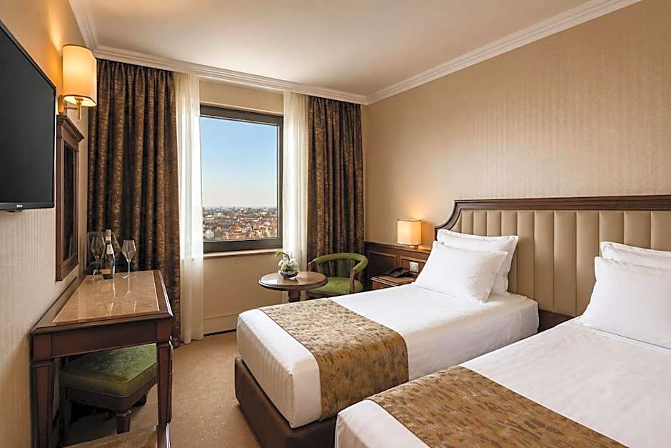 Astoria Grand Hotel