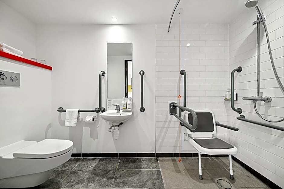 Tune Hotel Haymarket Edinburgh photo 27