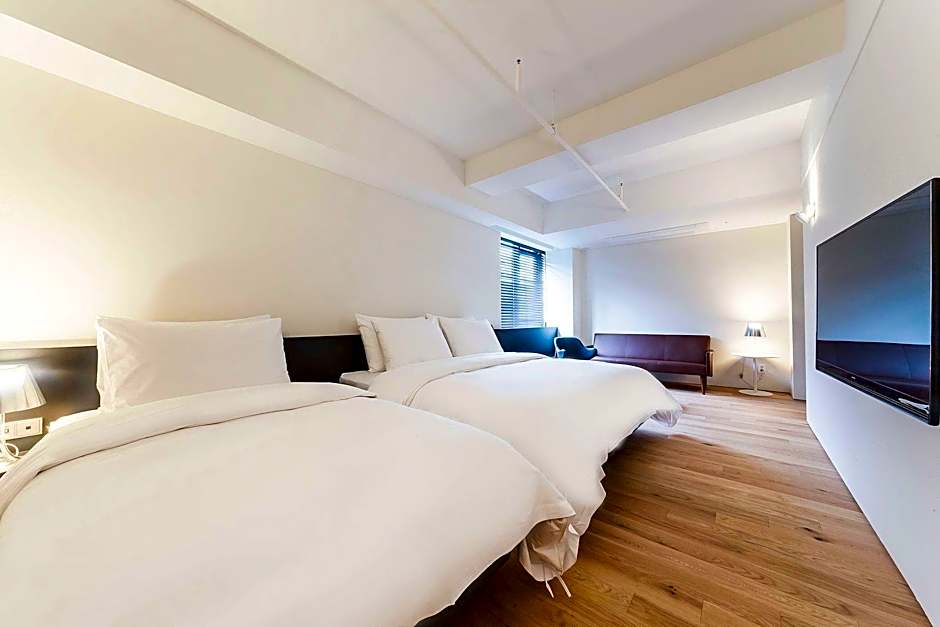 HOTEL498