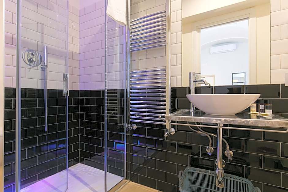 Trevi Contemporary Suite