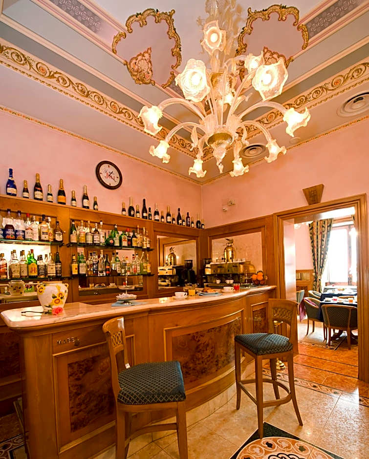 Hotel Joli