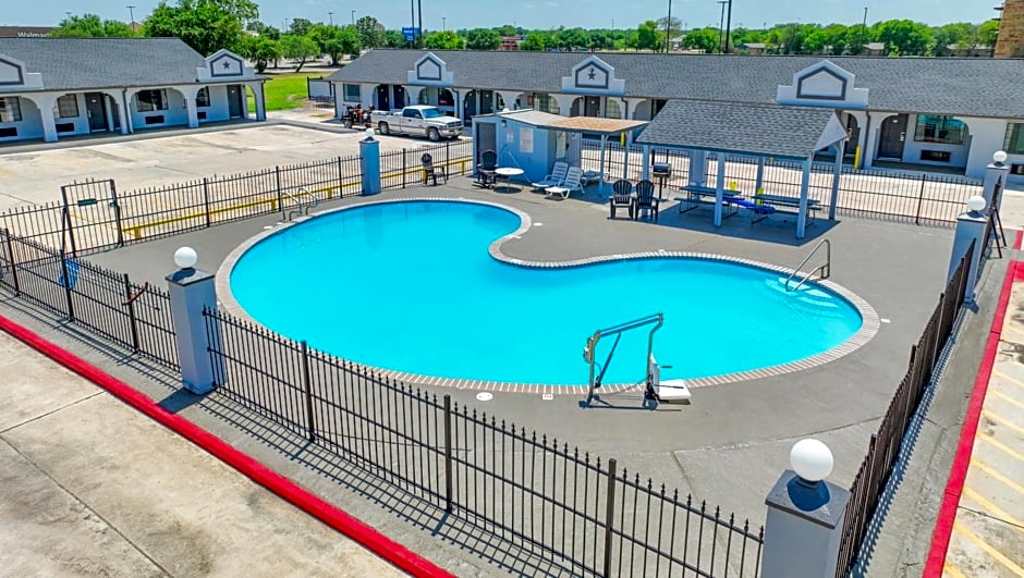 Hondo Executive Inn